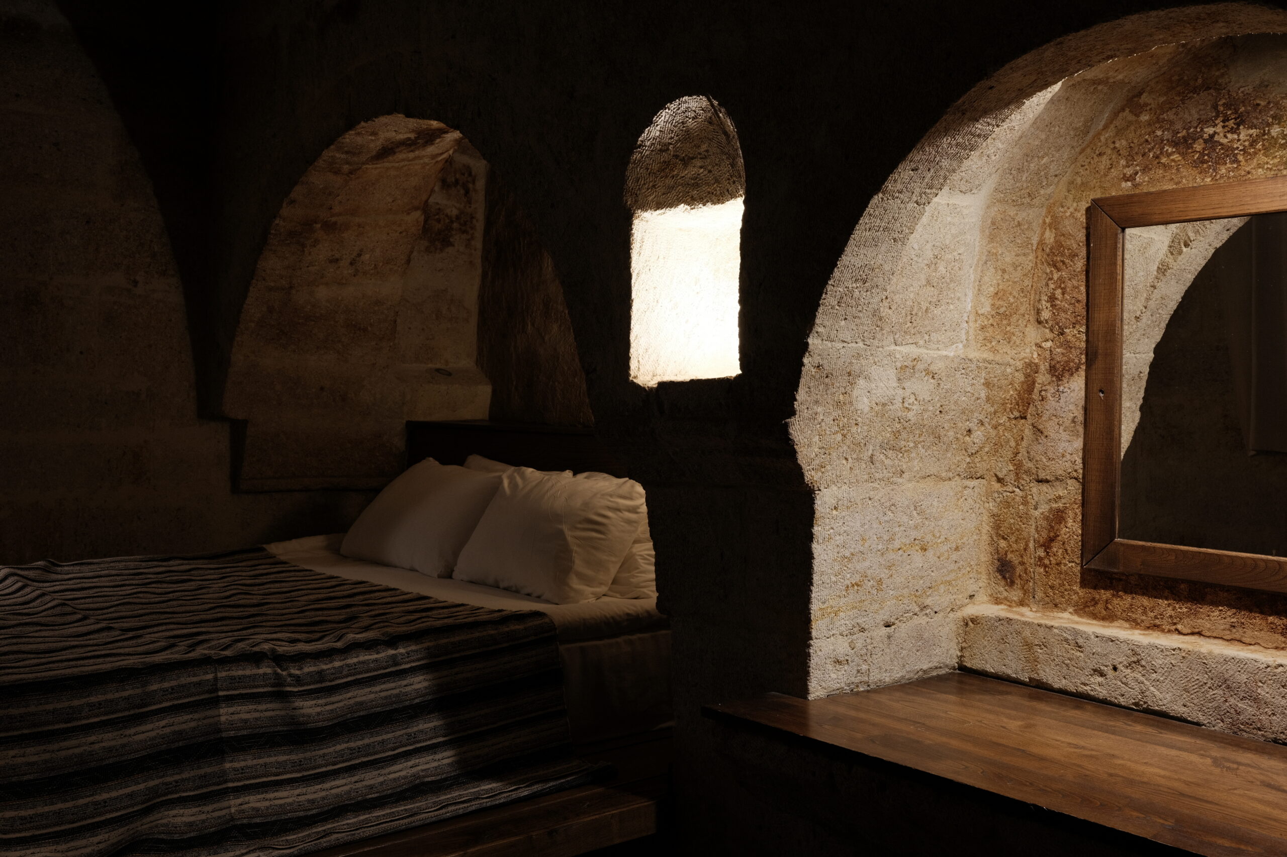 The lamp niche in the Old Kitchen: a square recess with an arched top, set between the two chimney arches.
